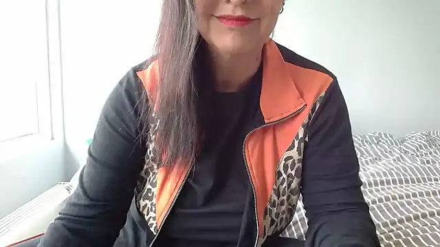 Snapshot of Linda1975 chatting on 15, 6, 2026 Linda1975 online show from 15, 6, 2026
