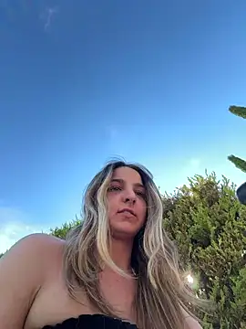 DoriDeluxe66 online show from 18, 4, 2026