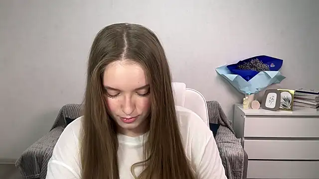 EvaMaddison online show from 24, 11, 2025