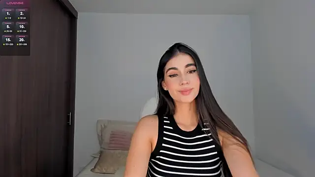 Snapshot of RebeccaBaxter chatting on 4, 12, 2024 RebeccaBaxter online show from 4, 12, 2024