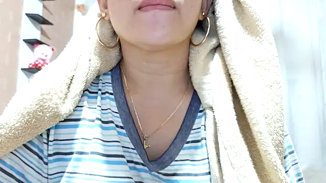 Snapshot of M_e_c_e_l chatting on 5, 5, 2026 M e c e l online show from 5, 5, 2026