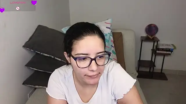 Snapshot of blue__moon_ chatting on 17, 4, 2026 blue moon online show from 17, 4, 2026