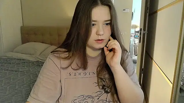 Snapshot of remirann_ chatting on 8, 3, 2025 remirann  online show from 8, 3, 2025