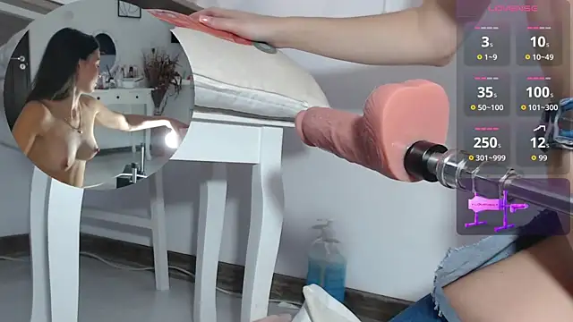 Snapshot of Yuumiii chatting on 17, 11, 2025 Yuumiii online show from 17, 11, 2025