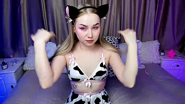 Snapshot of LilyStarlight chatting on 14, 11, 2025 LilyStarlight online show from 14, 11, 2025