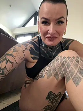Snapshot of InkedBiitch chatting on 8, 2, 2025 InkedBiitch online show from 8, 2, 2025