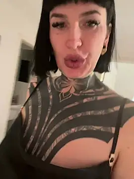 Snapshot of InkedBiitch chatting on 6, 3, 2025 InkedBiitch online show from 6, 3, 2025