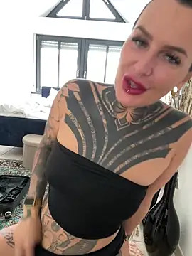 Snapshot of InkedBiitch chatting on 3, 10, 2025 InkedBiitch online show from 3, 10, 2025