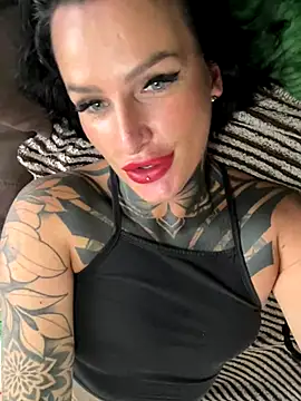 Snapshot of InkedBiitch chatting on 11, 10, 2025 InkedBiitch online show from 11, 10, 2025