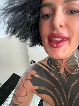 Snapshot of InkedBiitch chatting on 14, 10, 2025 InkedBiitch online show from 14, 10, 2025