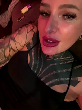 Snapshot of InkedBiitch chatting on 14, 10, 2025 InkedBiitch online show from 14, 10, 2025