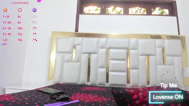 Snapshot of Kylieandjhonny chatting on 18, 12, 2024 Kylieandjhonny online show from 18, 12, 2024