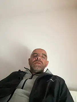 Snapshot of slim1976006 chatting on 8, 5, 2026 slim1976006 online show from 8, 5, 2026