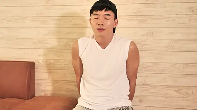 Snapshot of asiahot_liam chatting on 5, 4, 2026 asiahot liam online show from 5, 4, 2026