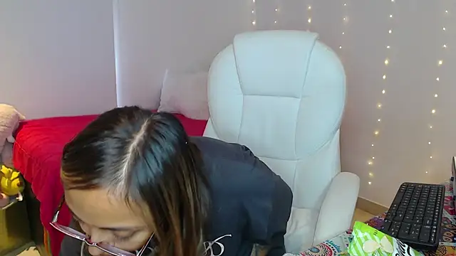 Snapshot of Gabi_morales chatting on 27, 10, 2025 Gabi morales online show from 27, 10, 2025