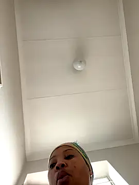 Snapshot of cherrybabe76 chatting on 10, 9, 2025 cherrybabe76 online show from 10, 9, 2025