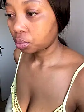 Snapshot of cherrybabe76 chatting on 2, 10, 2025 cherrybabe76 online show from 2, 10, 2025