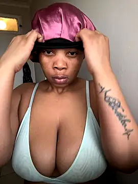 Snapshot of cherrybabe76 chatting on 11, 10, 2025 cherrybabe76 online show from 11, 10, 2025