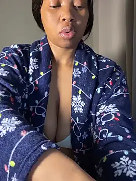 Snapshot of cherrybabe76 chatting on 28, 11, 2025 cherrybabe76 online show from 28, 11, 2025