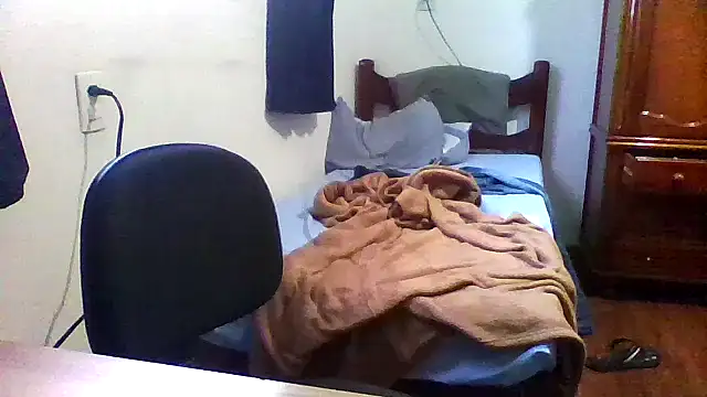 Snapshot of SAFADINHO-25 chatting on 4, 2, 2025 SAFADINHO-25 online show from 4, 2, 2025