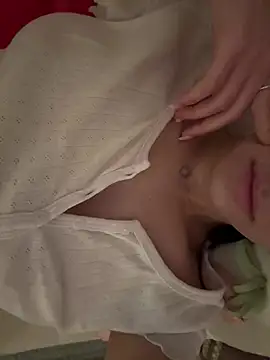 Snapshot of Prettylilgirll chatting on 19, 4, 2026 Prettylilgirll online show from 19, 4, 2026