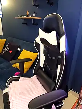 jnilu1227 online show from 4, 2, 2025