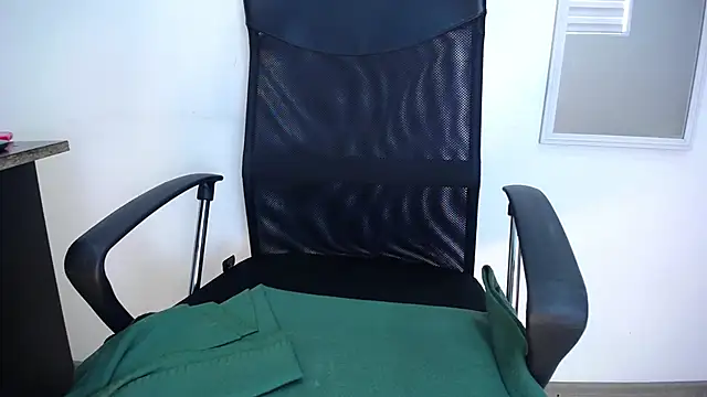 Snapshot of moxa_hot chatting on 14, 1, 2025 moxa hot online show from 14, 1, 2025