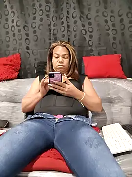 Snapshot of NatiBrunet chatting on 4, 5, 2026 NatiBrunet online show from 4, 5, 2026