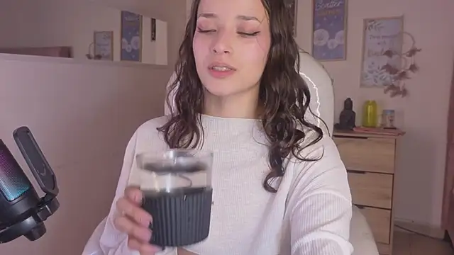 Amaia Daniells online show from 5, 11, 2025