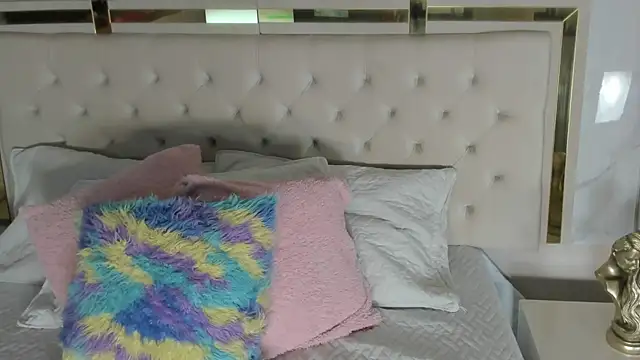 Meghan stonne  online show from 23, 11, 2025