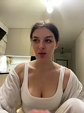 Snapshot of little_belucci chatting on 18, 2, 2026 little belucci online show from 18, 2, 2026