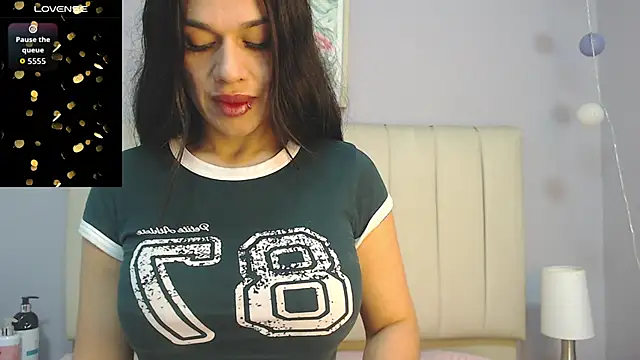 Snapshot of amy_le01 chatting on 8, 5, 2026 amy le01 online show from 8, 5, 2026