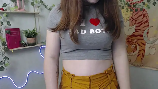 Snapshot of VeryVeryVeryShy_ chatting on 11, 4, 2026 VeryVeryVeryShy online show from 11, 4, 2026