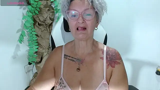 Snapshot of bety-cum2 chatting on 21, 4, 2026 bety-cum2 online show from 21, 4, 2026
