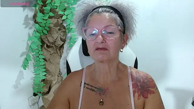 Snapshot of bety-cum2 chatting on 22, 4, 2026 bety-cum2 online show from 22, 4, 2026
