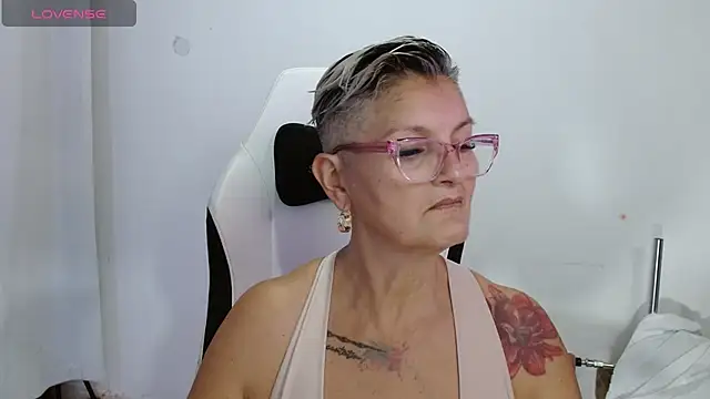 Snapshot of bety-cum2 chatting on 8, 5, 2026 bety-cum2 online show from 8, 5, 2026