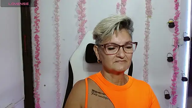 Snapshot of bety-cum2 chatting on 28, 6, 2026 bety-cum2 online show from 28, 6, 2026