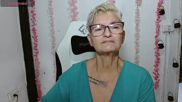 Snapshot of bety-cum2 chatting on 11, 7, 2026 bety-cum2 online show from 11, 7, 2026