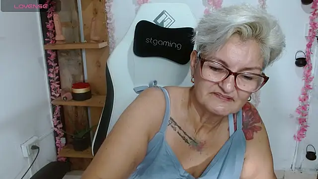 Snapshot of bety-cum2 chatting on 20, 7, 2026 bety-cum2 online show from 20, 7, 2026