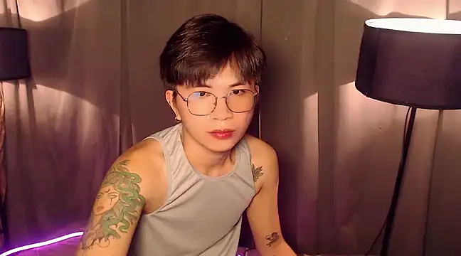 Sexy Handsome Drex online show from 5, 3, 2025