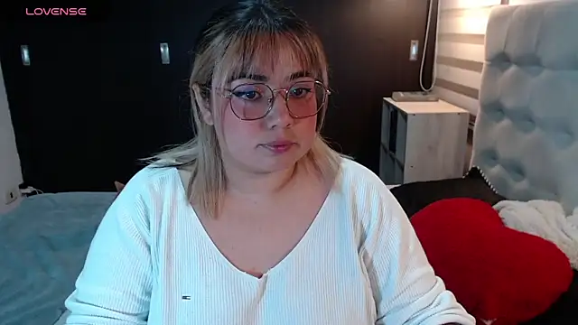 Snapshot of yini_angel chatting on 20, 5, 2026 yini angel online show from 20, 5, 2026