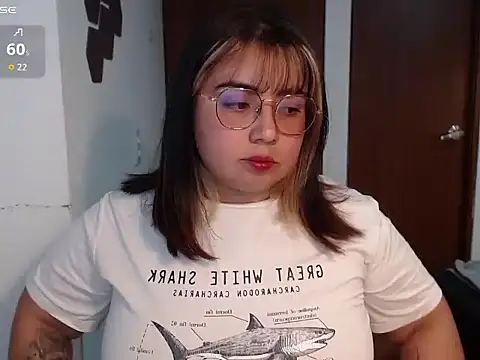 Snapshot of yini_angel chatting on 4, 6, 2026 yini angel online show from 4, 6, 2026