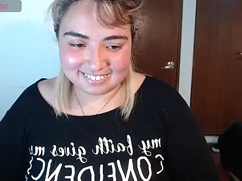 Snapshot of yini_angel chatting on 6, 6, 2026 yini angel online show from 6, 6, 2026