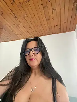 Snapshot of SWEETLILY18 chatting on 13, 4, 2026 SWEETLILY18 online show from 13, 4, 2026