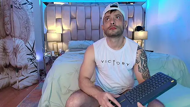 Snapshot of gym_stars_boys chatting on 30, 10, 2025 gym stars boys online show from 30, 10, 2025