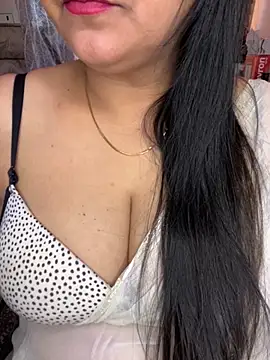 Snapshot of Zoya_Varma004 chatting on 10, 11, 2025 Zoya Varma004 online show from 10, 11, 2025