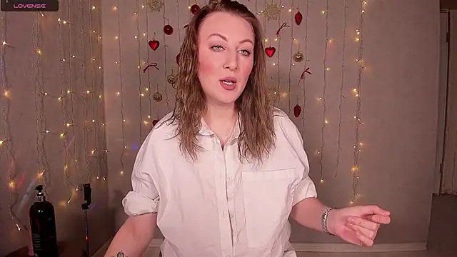 Mira Xo  online show from 7, 12, 2024