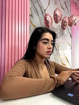 Victoria adaams online show from 4, 12, 2025