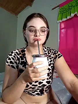 Emmacut online show from 8, 4, 2026