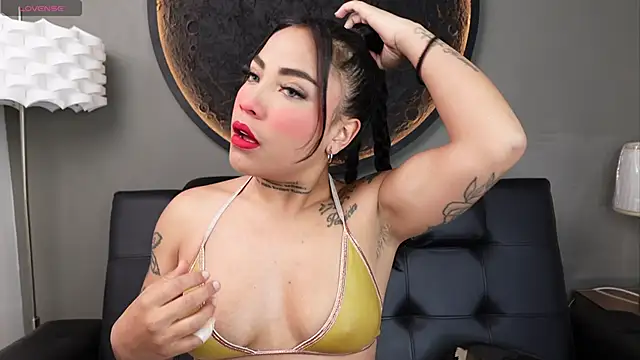 Snapshot of miss_vaiolette chatting on 2, 5, 2026 miss vaiolette online show from 2, 5, 2026
